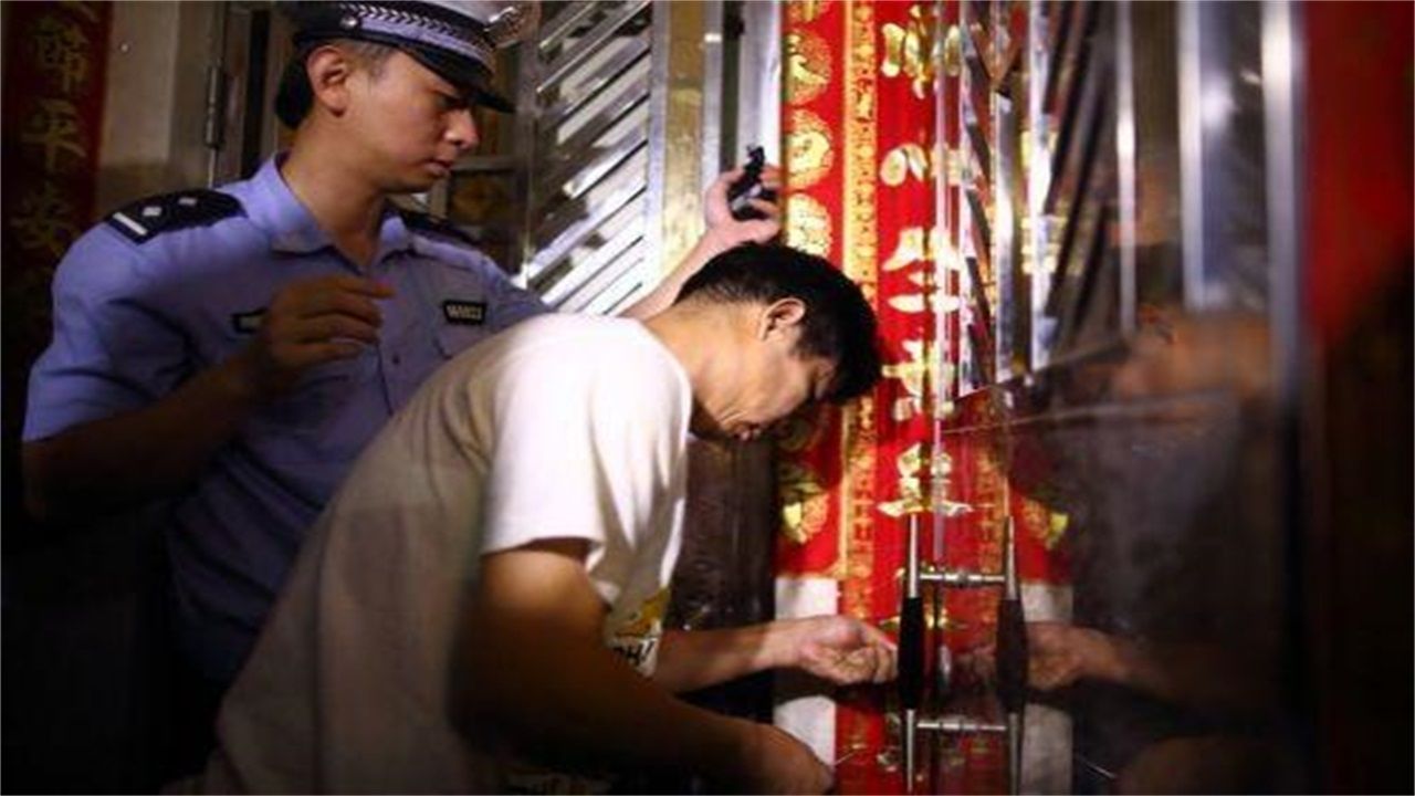 遂宁请开锁师傅开了锁后，师傅为什么一般都不进门，就算主人请也不进去？